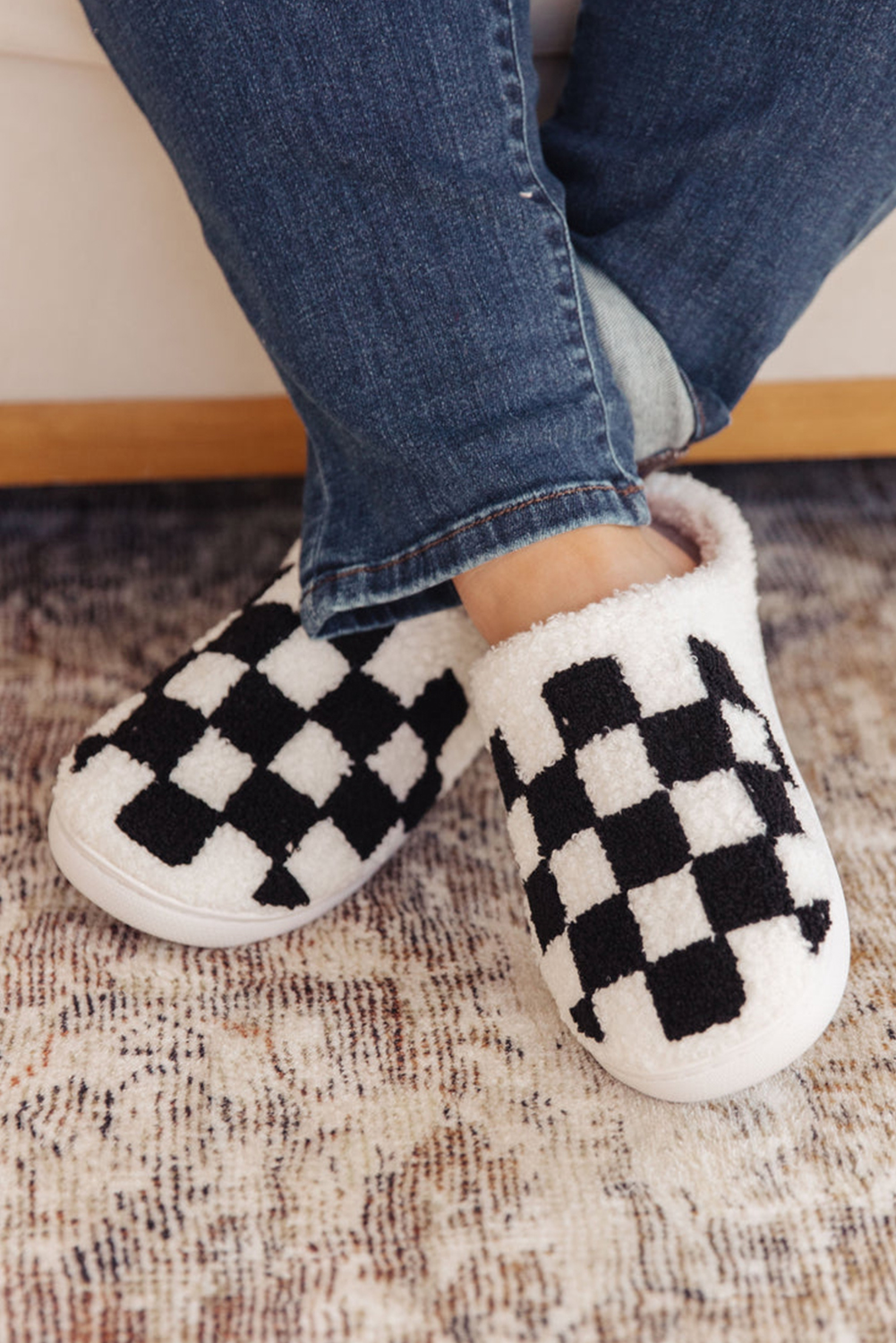 Black Checkered Print Fuzzy Slip On Winter Slippers - Image 3