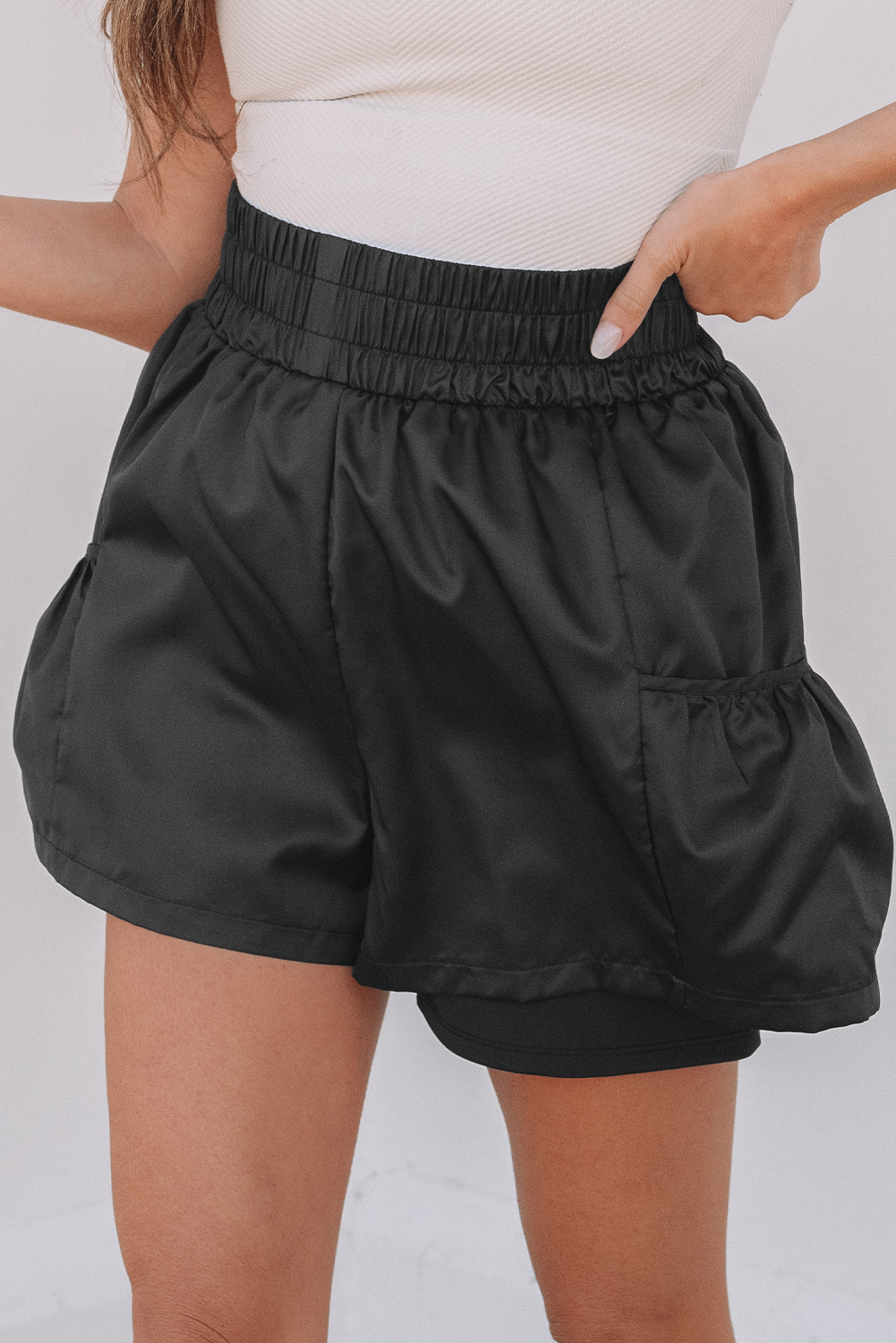 Black Elastic High Waist Pocketed Casual Shorts - Image 4