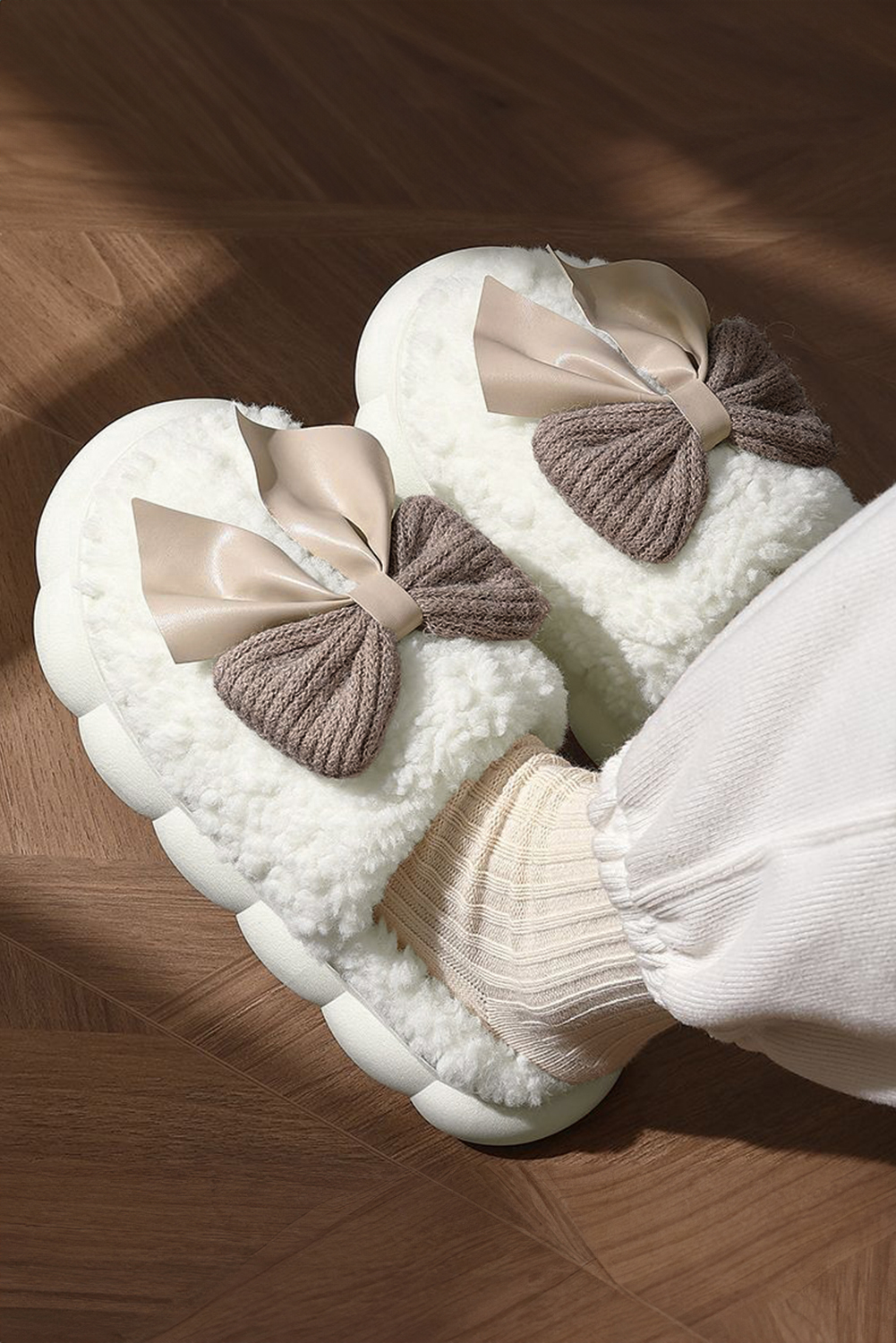 White Contrast Bowknot Applique Plush Winter Slippers (Bow Colors May Differ by Batch) - Image 2