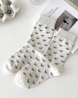 White Bow Knots Ribbed Edge Crew Socks