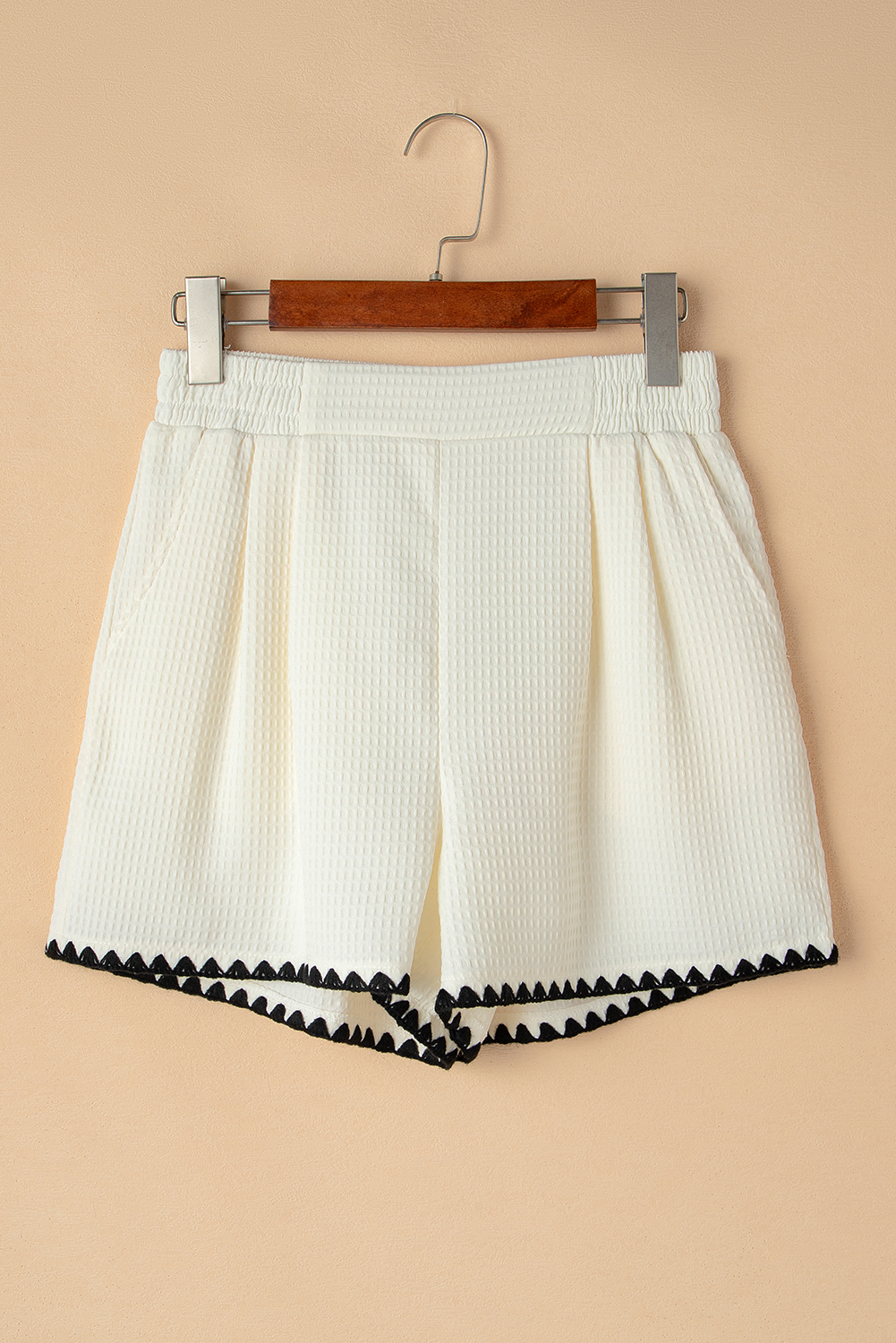 White Waffle Texture Contrast Ricrac Hemline Casual Shorts - Image 6