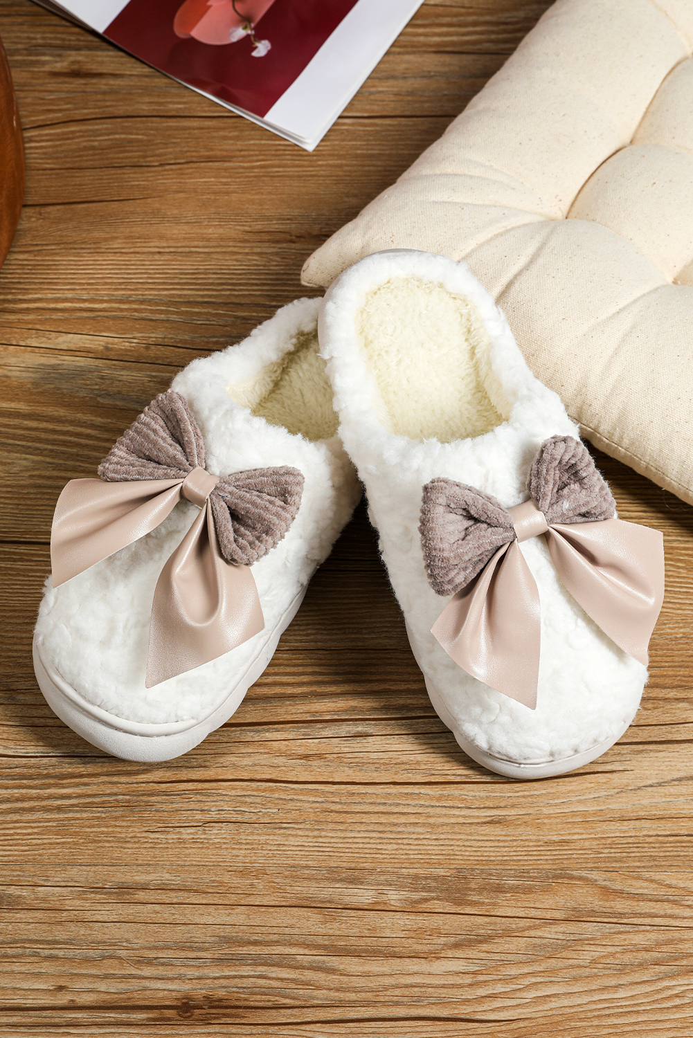 White Contrast Bowknot Applique Plush Winter Slippers (Bow Colors May Differ by Batch) - Image 4