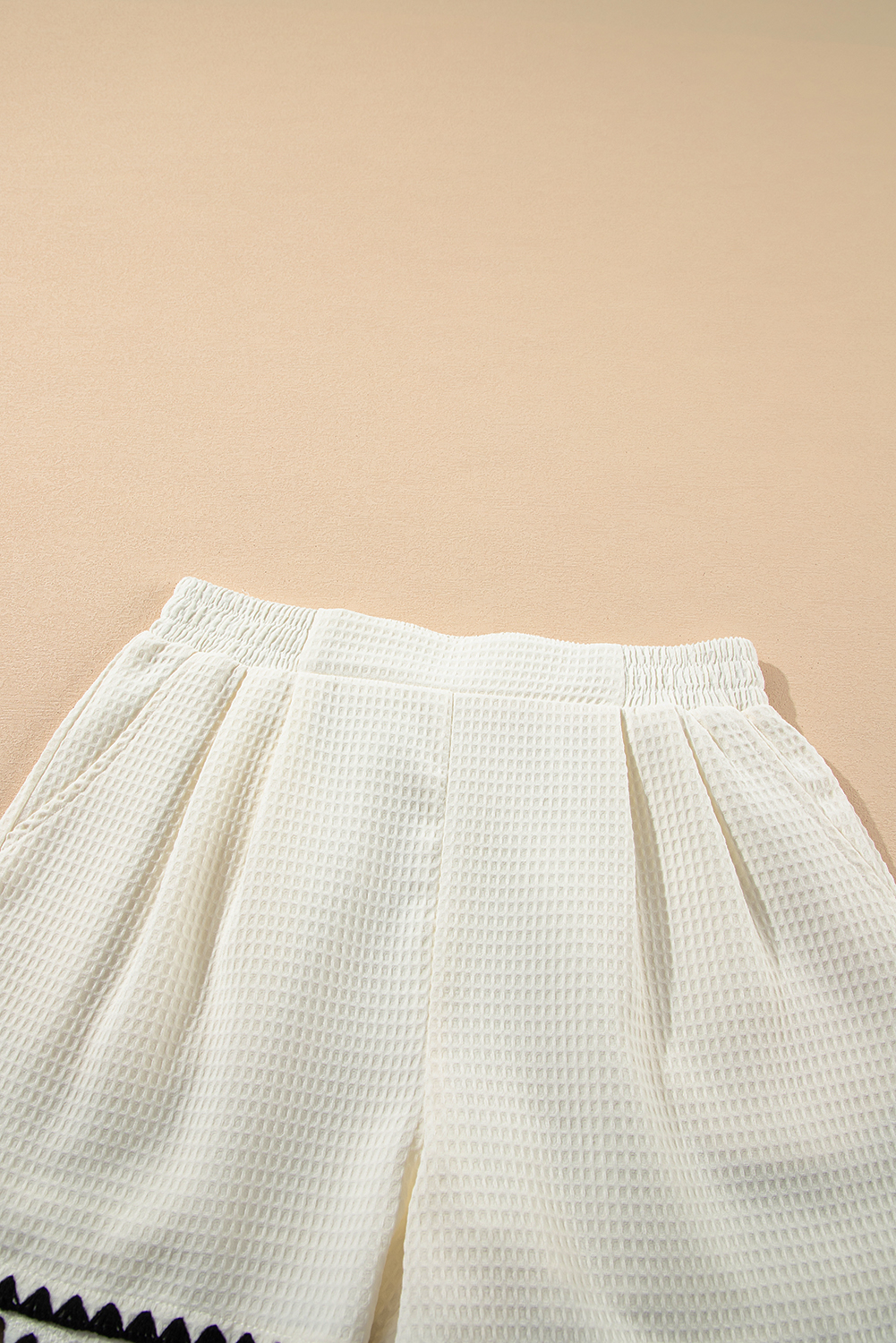 White Waffle Texture Contrast Ricrac Hemline Casual Shorts - Image 8